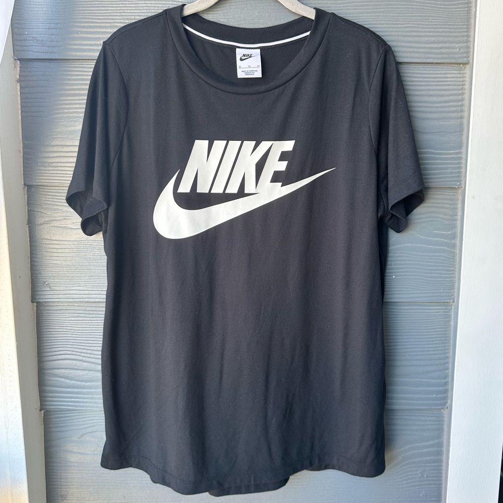 Nike Sportswear Men's T-Shirt Black Size XL